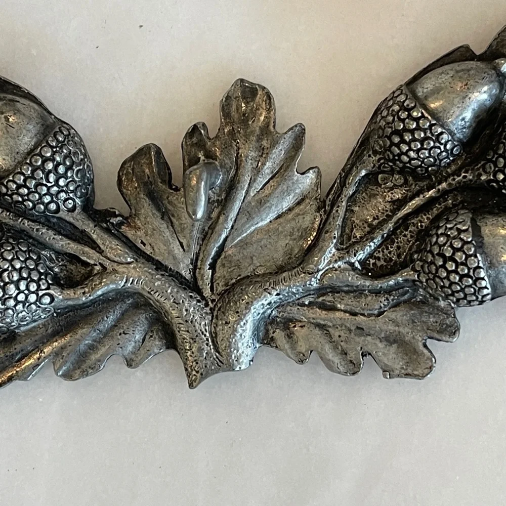 La Matron L’Etain Pewter Acorn Leaf Triple Hook 8
